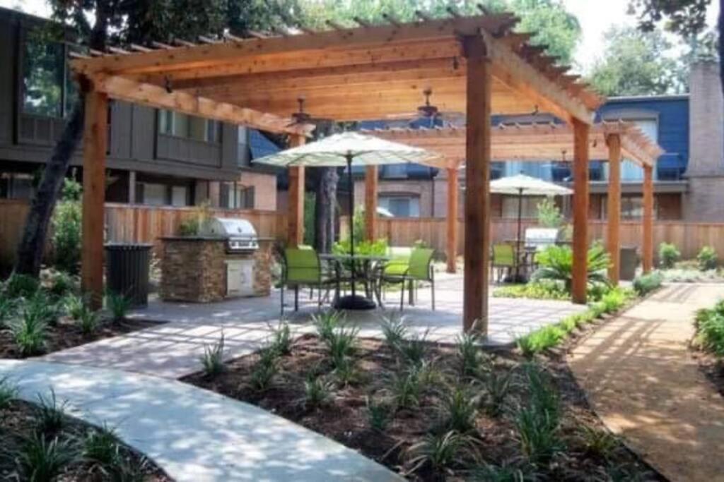 Huge One Bedroom With 2 Queen Size Beds Houston Kültér fotó