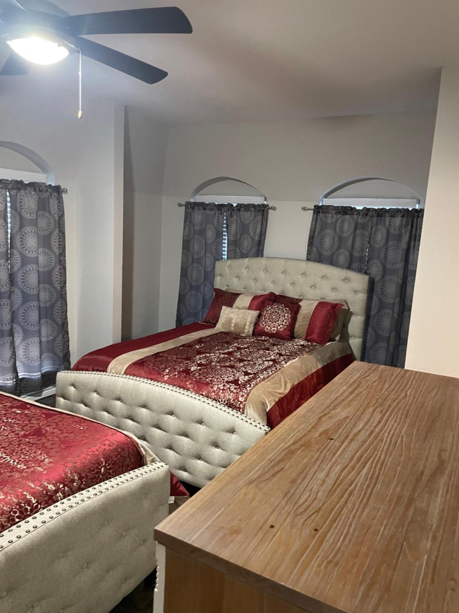 Huge One Bedroom With 2 Queen Size Beds Houston Kültér fotó