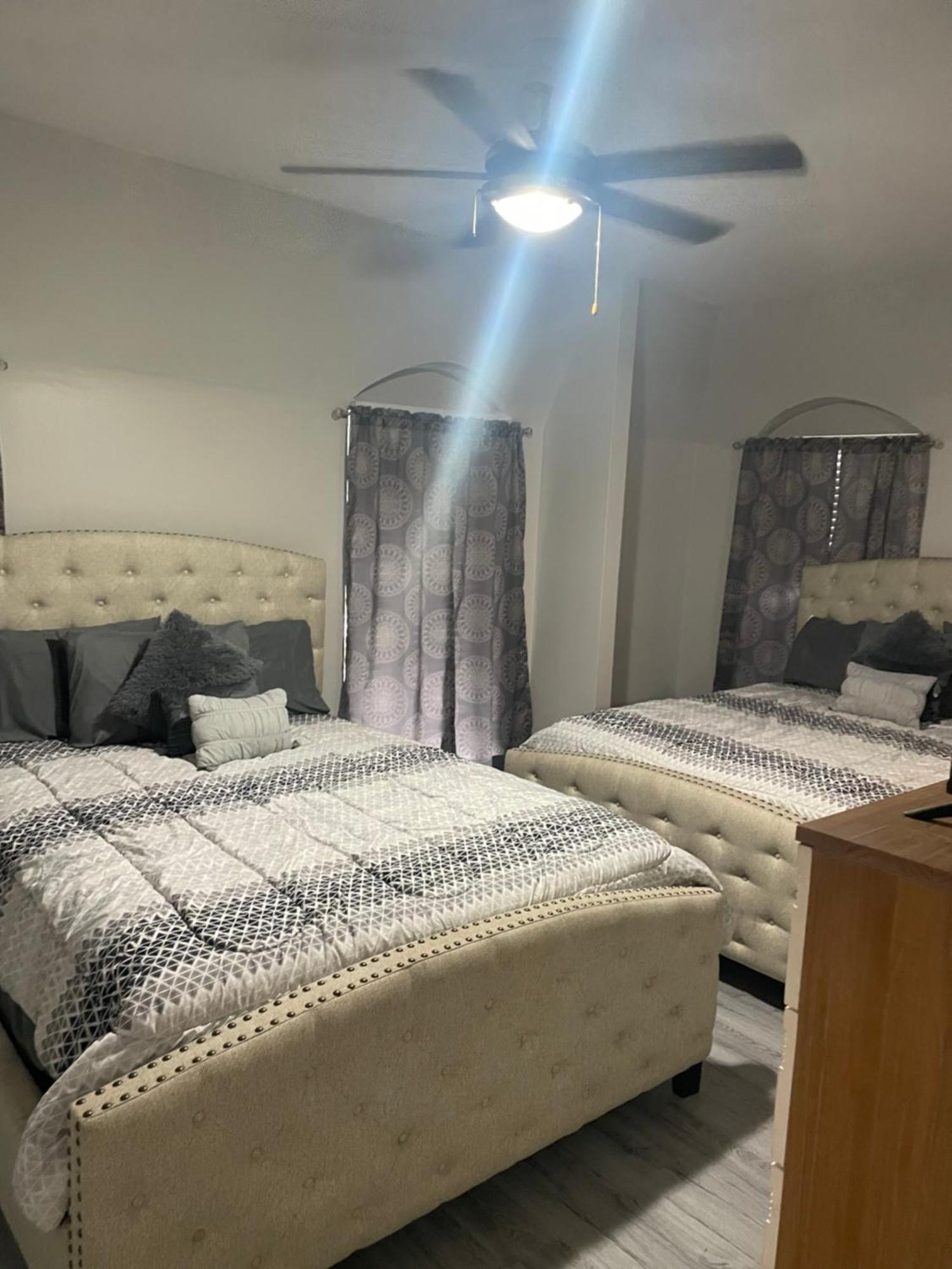 Huge One Bedroom With 2 Queen Size Beds Houston Kültér fotó
